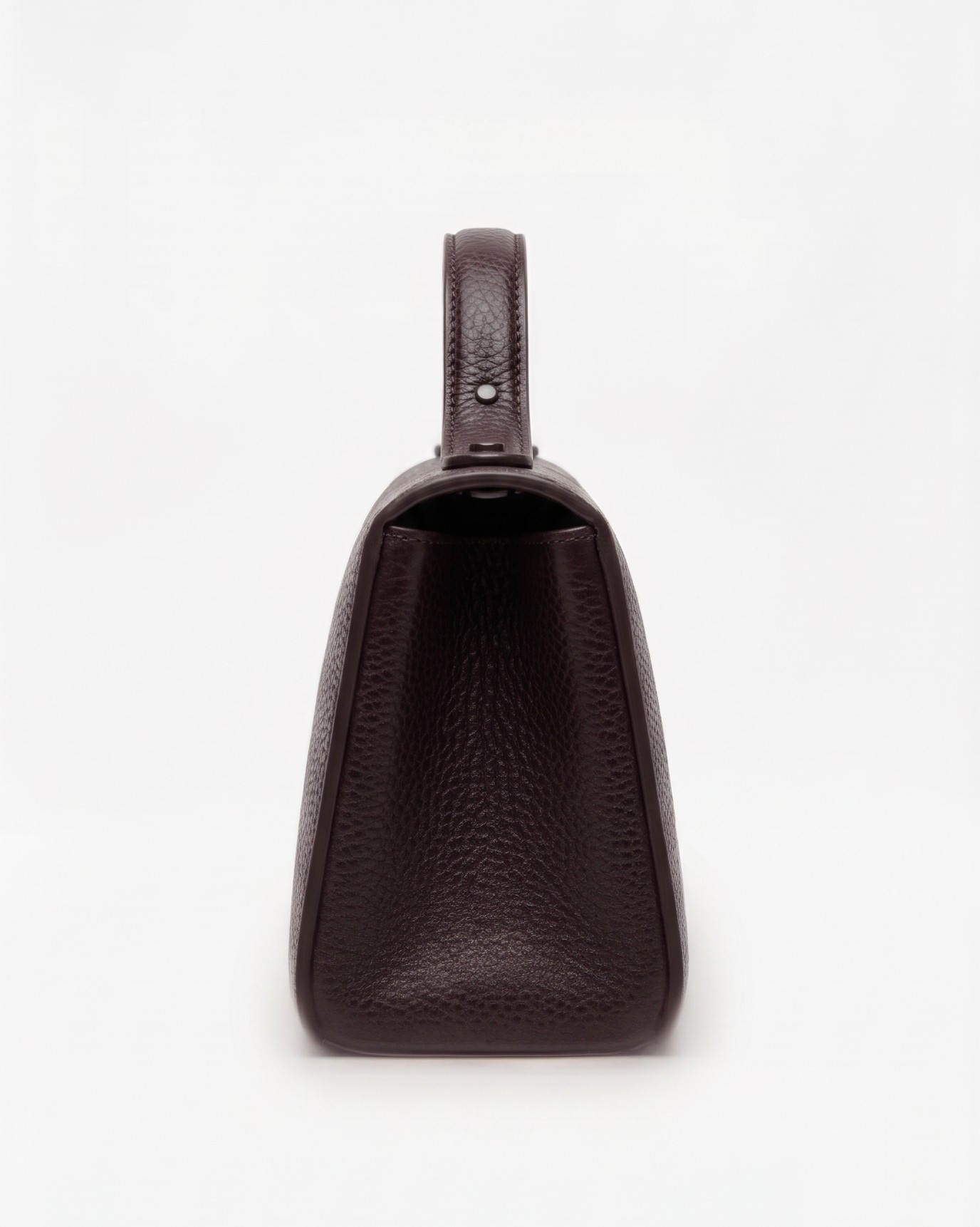 Classic Chain-Link Leather Handbag in Brown